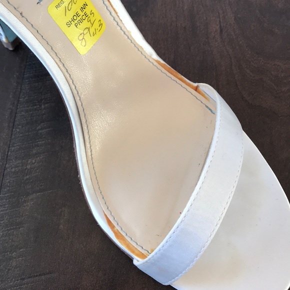 Betsey Johnson satin 4 1/2 inch heal - Picture 4 of 4